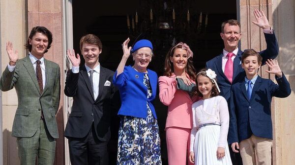 Королева Дании Маргрете II с представителями королевской семьи