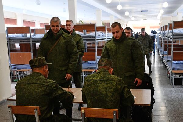 Мобилизованные граждане в казарме, расположенной на территории учебного центра Центрального военного округа в Свердловской области