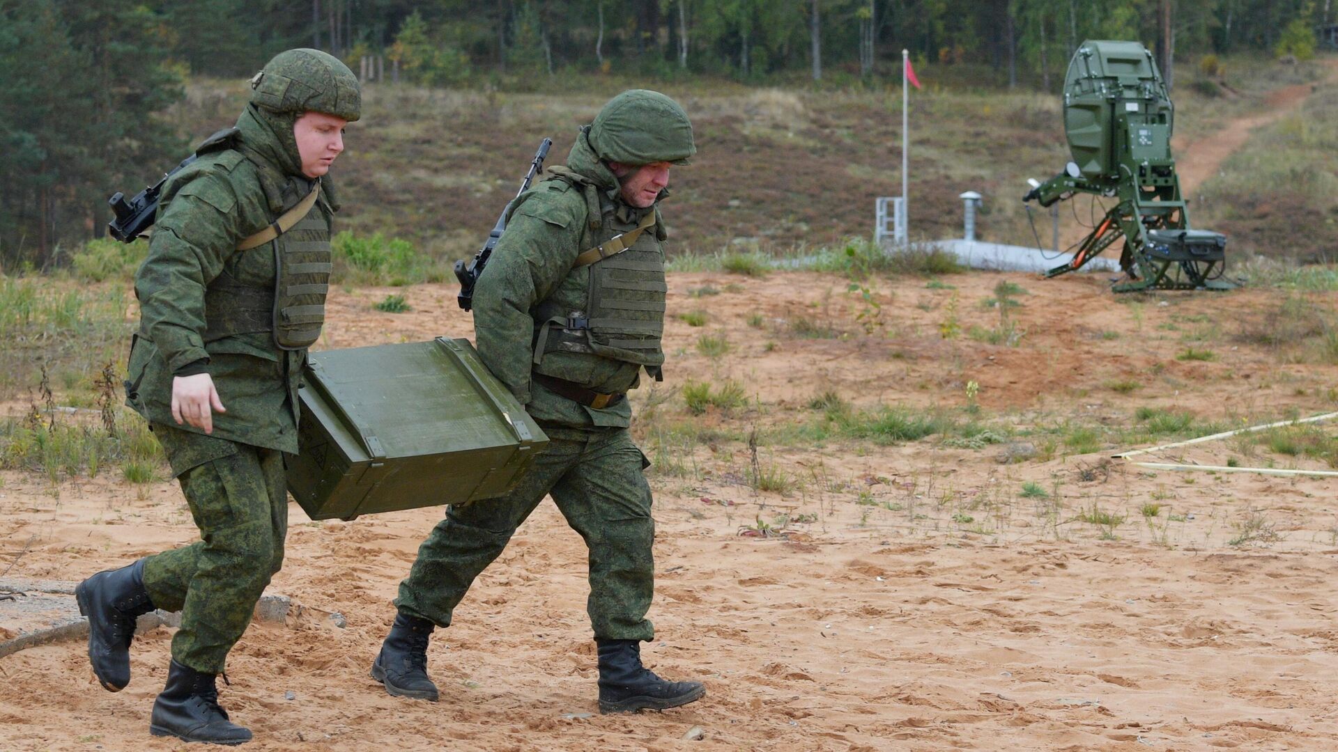 Мобилизованные граждане во время занятий по боевой подготовке на базе военного полигона в Ленинградской области - РИА Новости, 1920, 11.10.2022