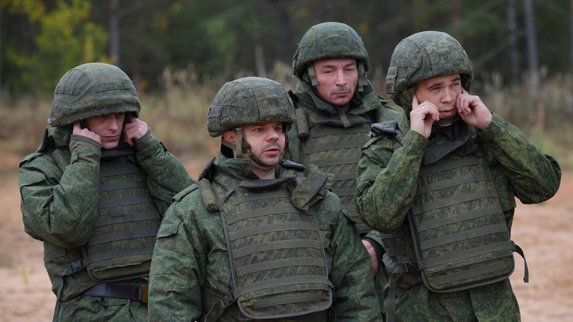 Мобилизованные граждане во время занятий по боевой подготовке на базе военного полигона в Ленинградской области - РИА Новости, 1920, 30.09.2022