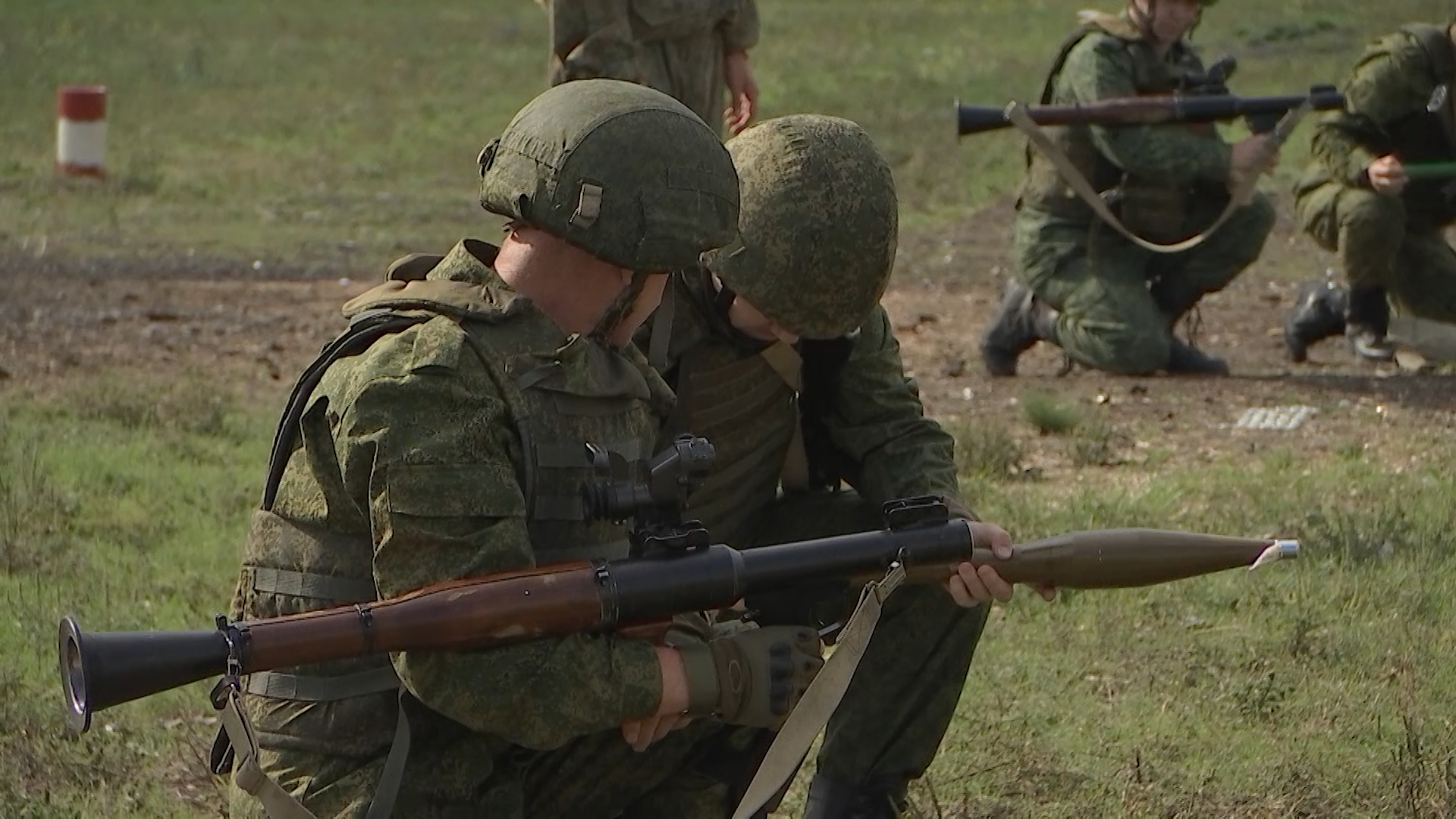 Боевое слаживание мобилизованных и добровольцев на полигонах - РИА Новости, 1920, 29.09.2022