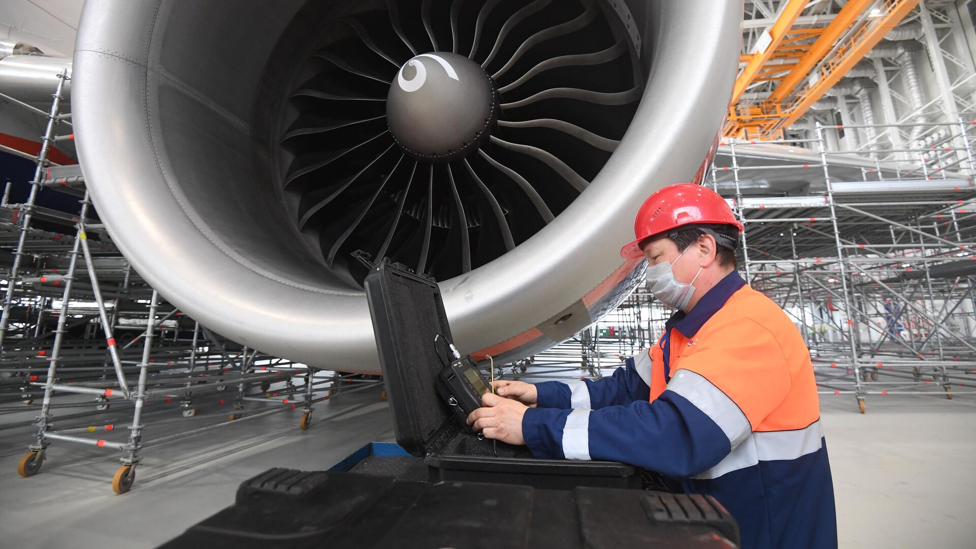 A-Technics specialist maintains Boeing 777-3M0 / ER M.Kutuzov - RIA Novosti, 1920, 15.03.2023