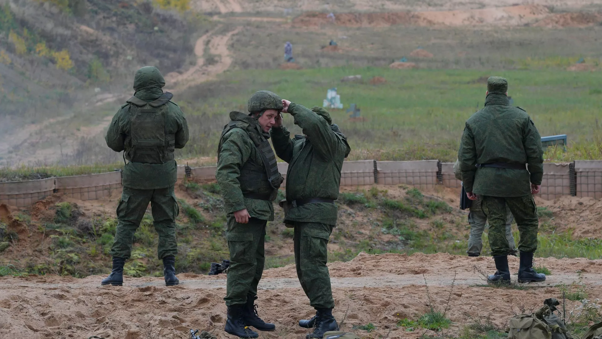 Мобилизованные граждане во время занятий по боевой подготовке на базе военного полигона в Ленинградской области - РИА Новости, 1920, 30.09.2022