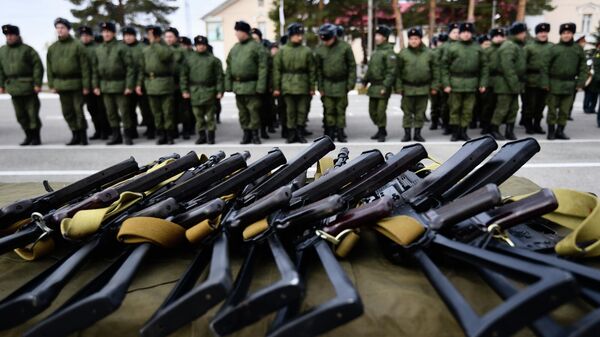 Торжественная церемония выдачи оружия мобилизованным гражданам в Свердловской области