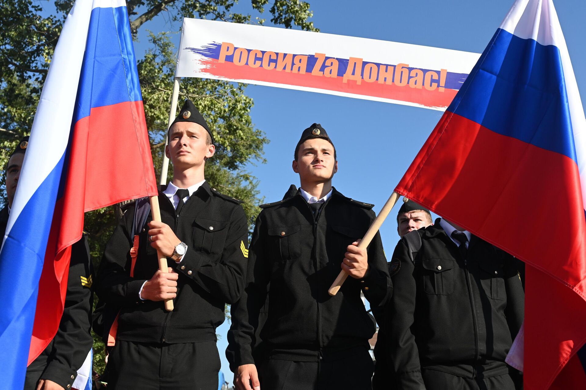 Люди на митинге-концерте в честь вхождения в состав России ДНР, ЛНР, Херсонской и Запорожской областей в Ростове-на-Дону - РИА Новости, 1920, 06.07.2023