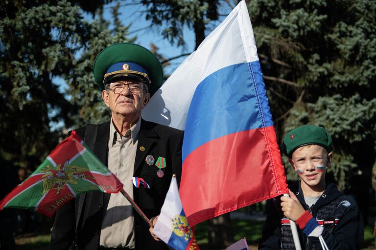 Празднование вхождения Луганской народной республики в состав России в Луганске