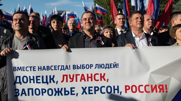 Празднование вхождения Луганской народной республики в состав России в Луганске