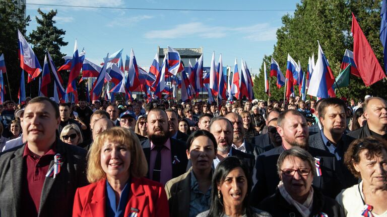 Празднование вхождения Луганской народной республики в состав России в Луганске