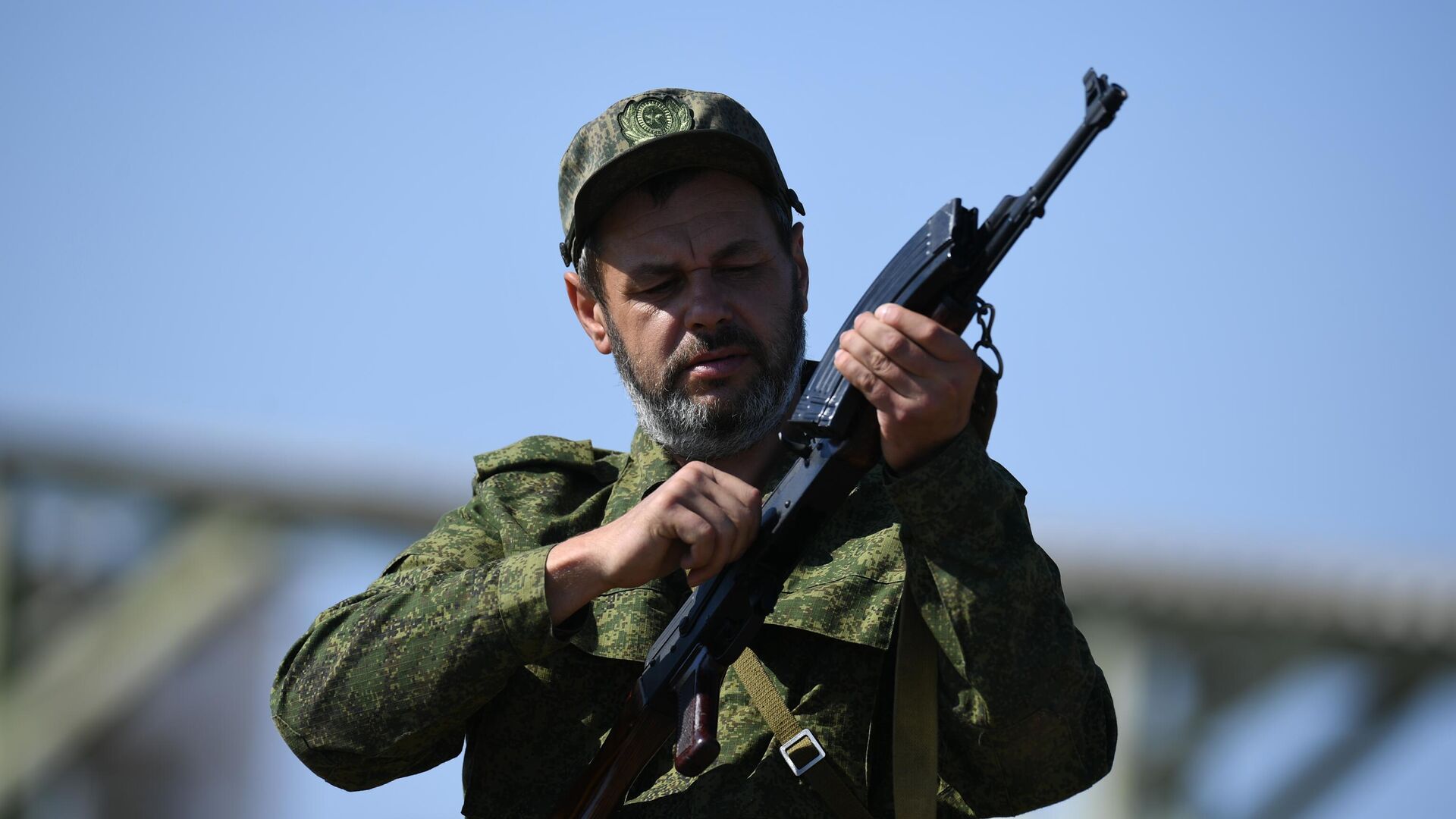 Мужчина, призванный на военную службу в ходе частичной мобилизации - РИА Новости, 1920, 01.10.2022