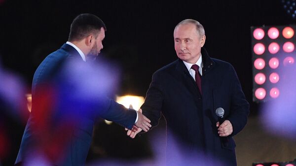 Президент РФ Владимир Путин и глава ДНР Денис Пушилин