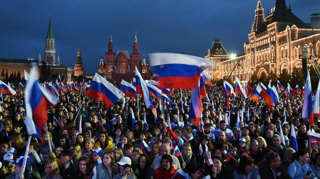 Люди собрались на Красной площади на концерт в поддержку присоединения к России ЛНР, ДНР, Херсонской и Запорожской областей