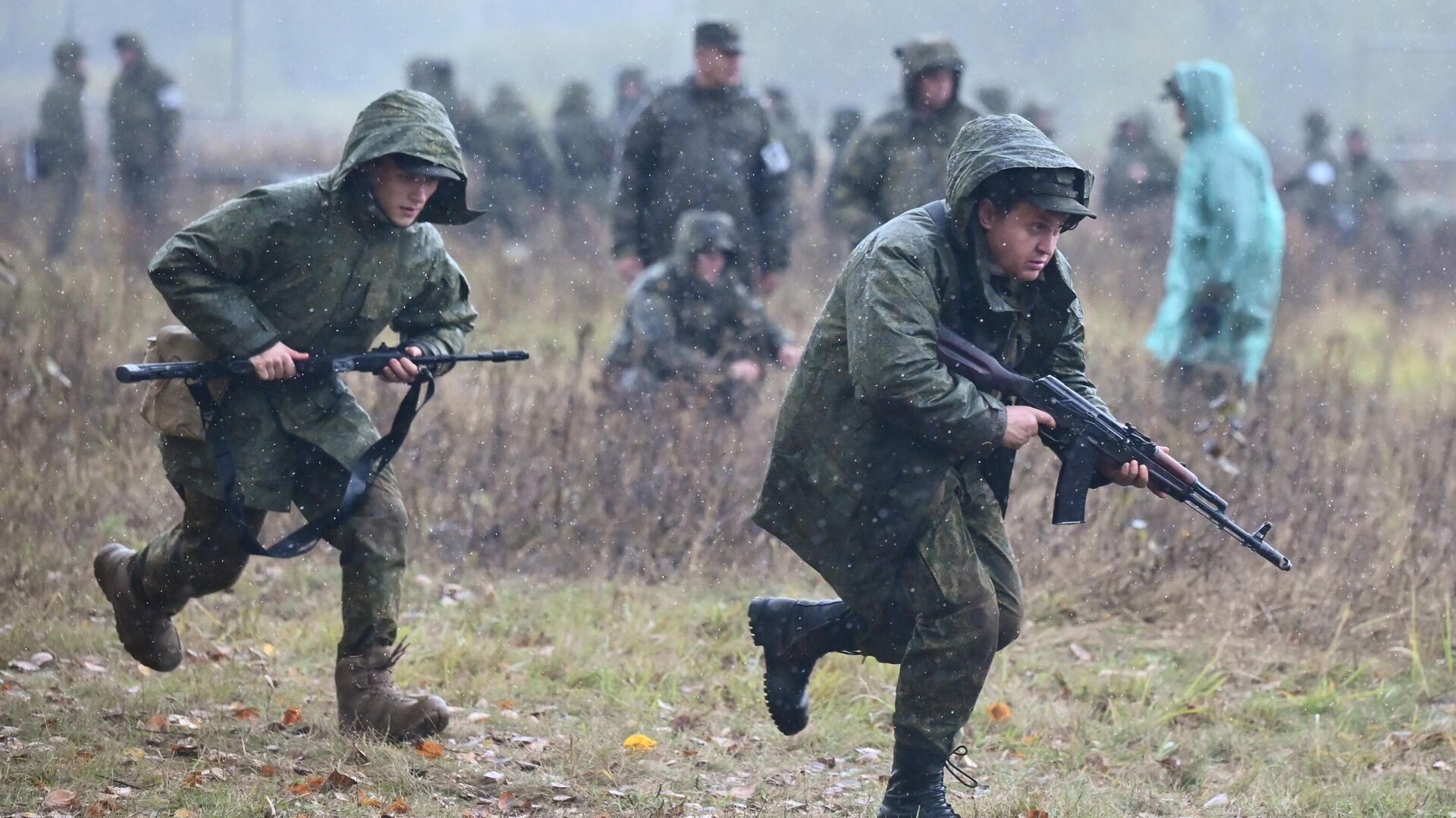 Военная операция направленная на. Российские солдаты мобилизованные на полигоне. Российские солдаты сборы. Солдат в боевой готовности. Чеченские военные.