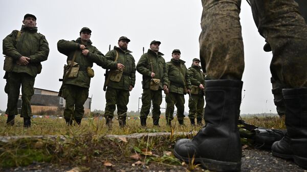 Военнослужащие из числа мобилизованных проходят обучение на военных сборах в Подмосковье