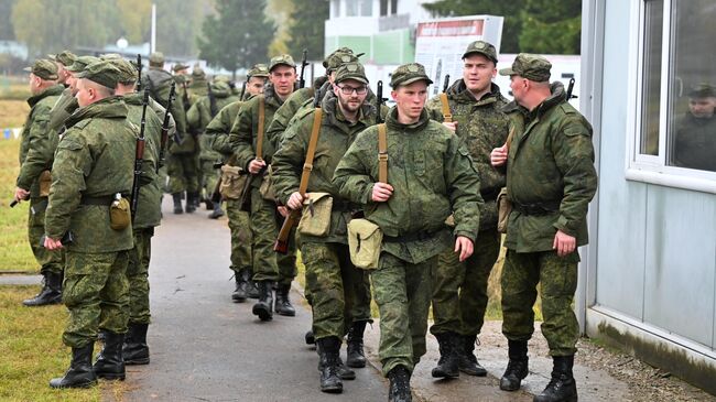 Военнослужащие из числа мобилизованных проходят обучение на военных сборах