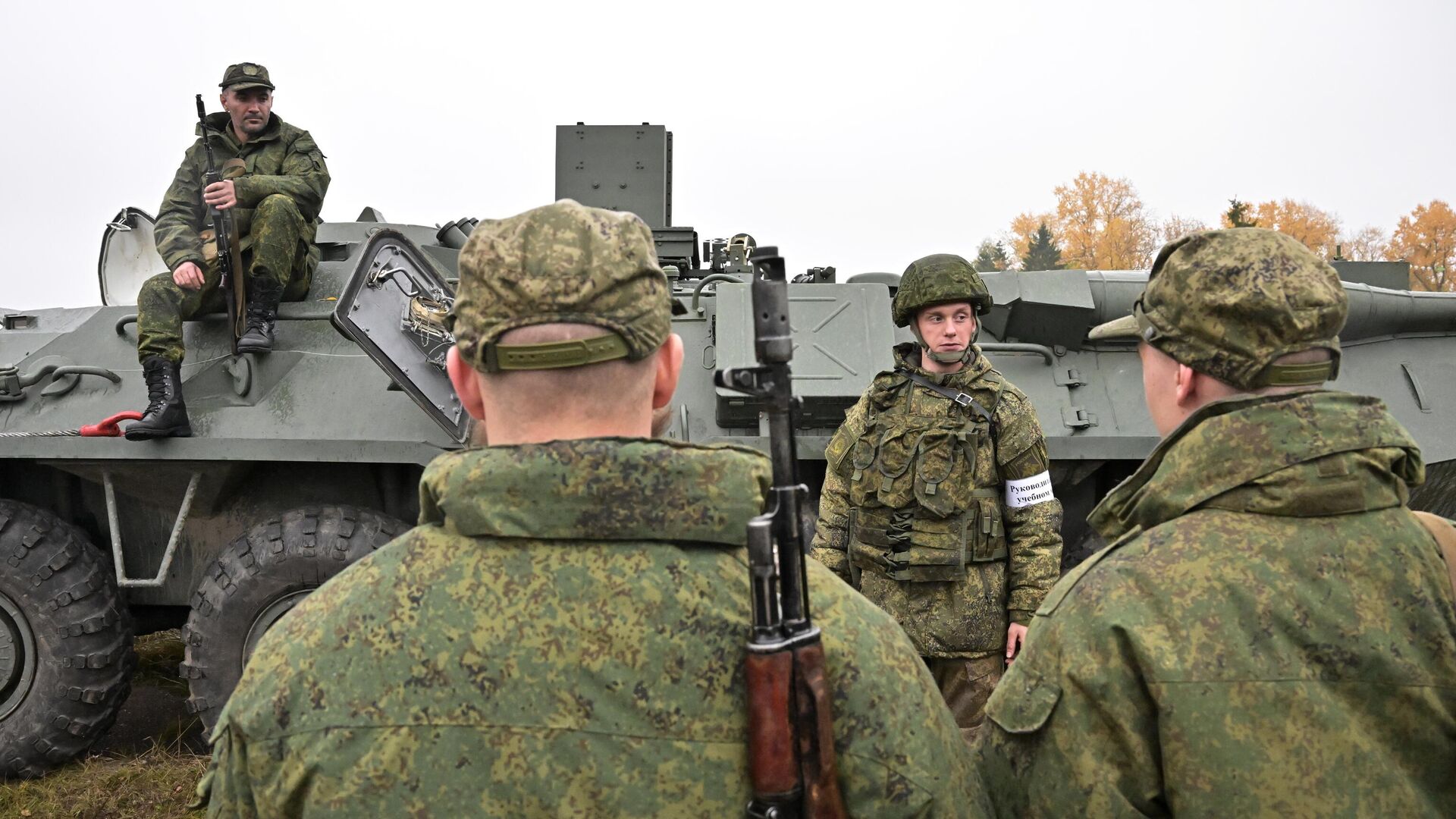 Военнослужащие из числа мобилизованных проходят обучение на военных сборах в Подмосковье - РИА Новости, 1920, 03.10.2022