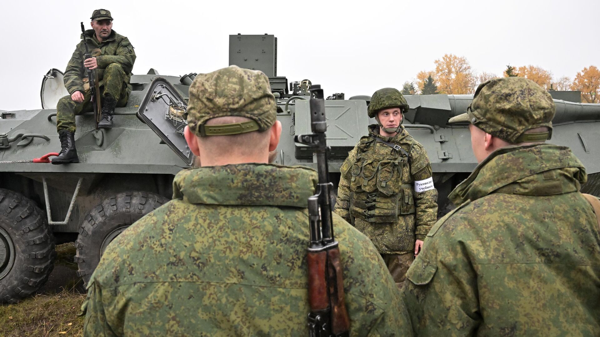 Военнослужащие из числа мобилизованных проходят обучение на военных сборах в Подмосковье - РИА Новости, 1920, 03.10.2022