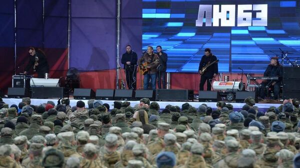 Группа Любэ выступила для мобилизованных бойцов в Омске