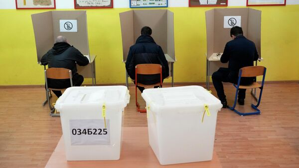 Голосование на избирательном участке в городе Баня-Лука во время всеобщих выборов в Боснии и Герцеговине