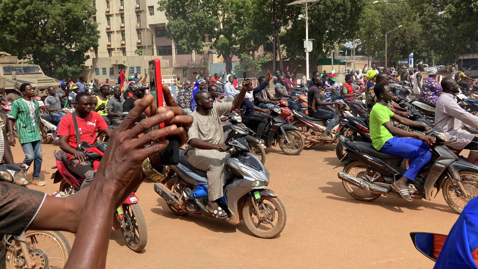 Протестующие в Уагадугу, Буркина-Фасо  - РИА Новости, 1920, 02.10.2022