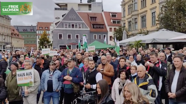 Сторонники партии Freie Sachsen на  демонстрации в городе Цвиккау,  Германия