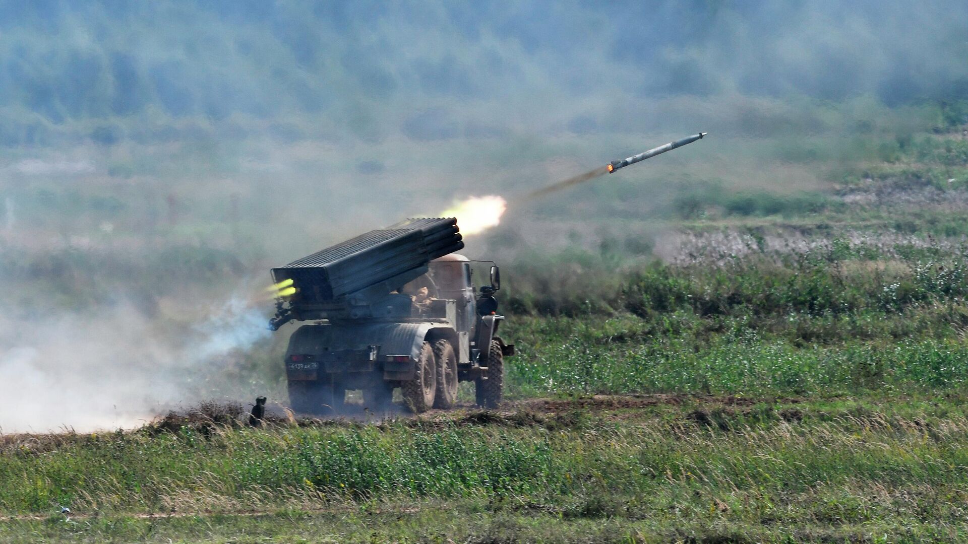 Боевая машина реактивной системы залпового огня (РСЗО) Торнадо-Г - РИА Новости, 1920, 03.10.2022