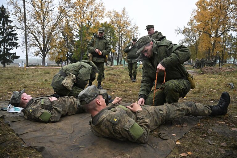 Военнослужащие из числа мобилизованных проходят обучение на военных сборах в Подмосковье