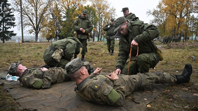 Военнослужащие из числа мобилизованных проходят обучение на военных сборах в Подмосковье