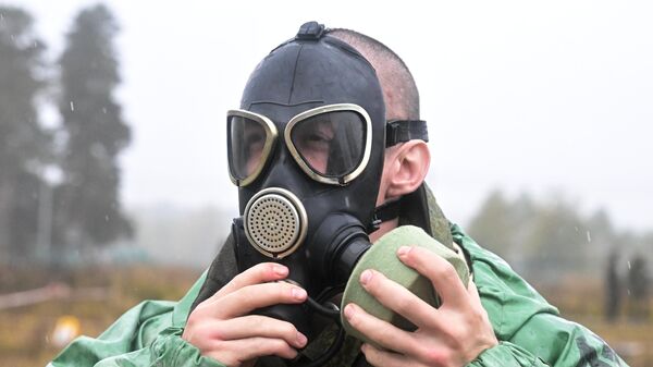 Военнослужащий из числа мобилизованных проходит обучение на военных сборах в Подмосковье