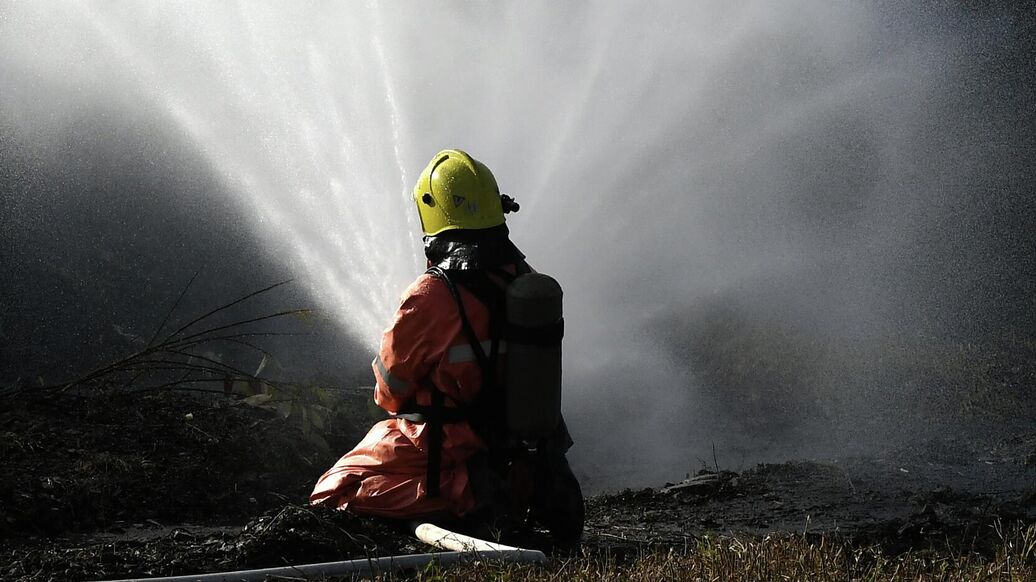 В загоревшемся в Хабаровске театре прогремел взрыв, обрушилась стена