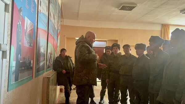 Губернатора Кемеровской области Сергей Цивилев посетил учебный центр в Омской области, где проходят обучение мобилизованные кузбассовцы