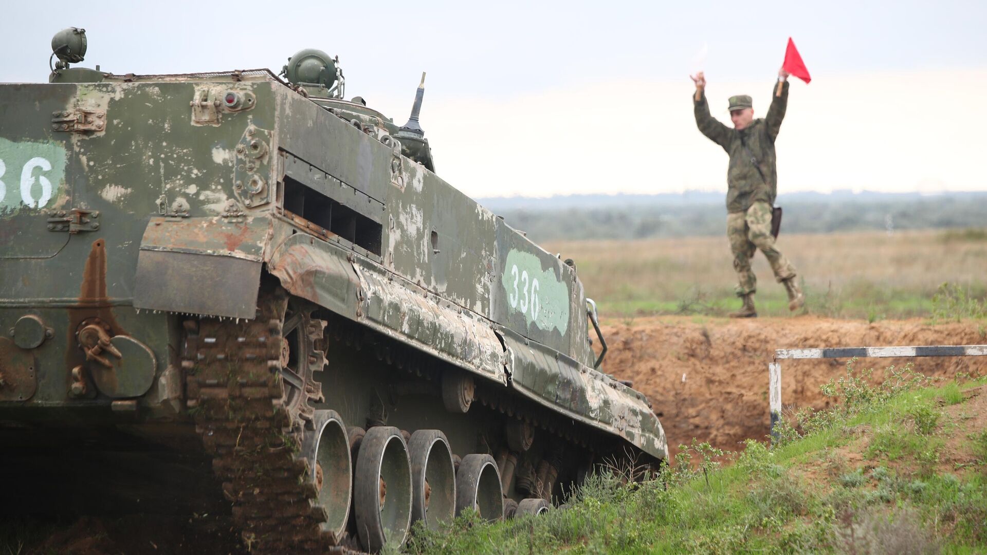 Военнослужащие из числа мобилизованных во время отработки навыков - РИА Новости, 1920, 04.10.2022