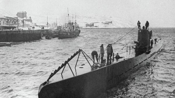 Подводная лодка С-56 у причала города Полярного