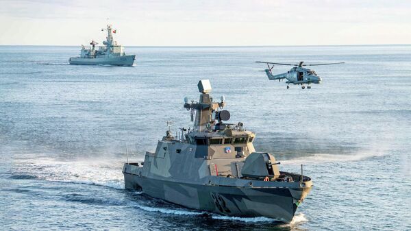 Корабли Первой постоянной морской группы НАТО с финским быстроходным ракетным катером FNS Hanko в Балтийском море. Архивное фото
