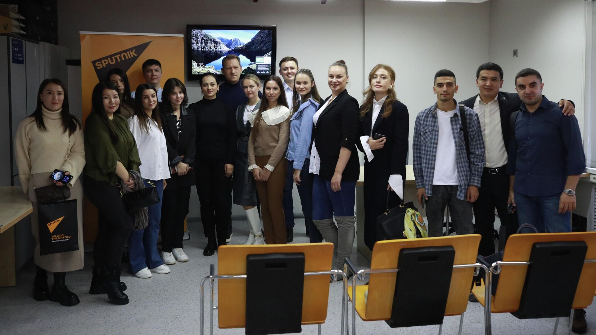 Молодые журналисты из СНГ стали участниками проекта SputnikPro - РИА Новости, 1920, 04.10.2022