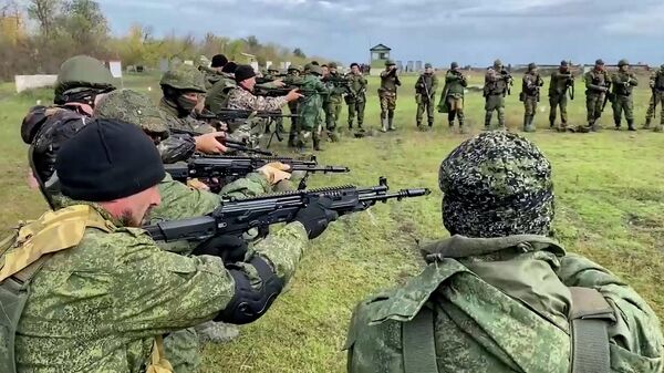 Служили, умеют обращаться с оружием – инструктор об уровне подготовки прибывших в ДНР мобилизованных 