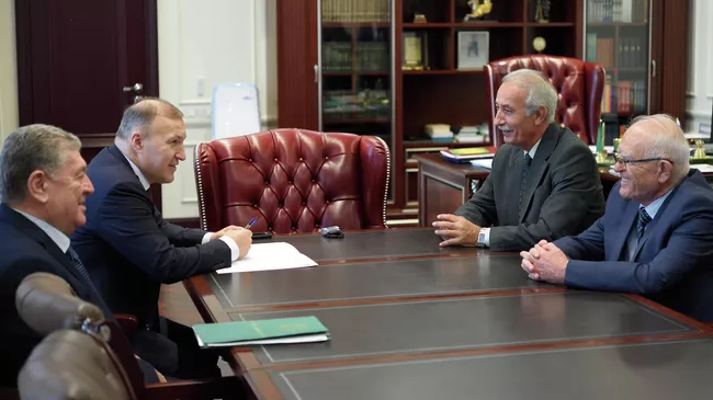 Глава Адыгеи Мурат Кумпилов провел встречу с руководством и представителями Черкесского благотворительного общества Сирии, а также с активистами Адыгэ Хасэ а. Кфар-Кама Израиля