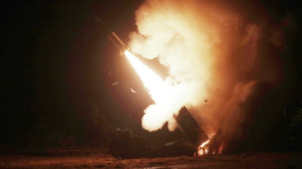 Запуск ракеты ATACMS во время совместных военных учений между США и Южной Кореей