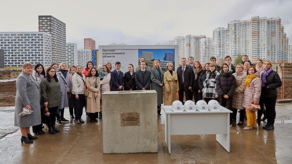 Капсулу времени заложили при строительстве школы в Мытищах  - РИА Новости, 1920, 05.10.2022