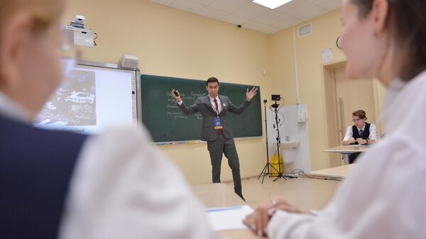 Дмитрий Лутовинов на конкурсном испытании Урок