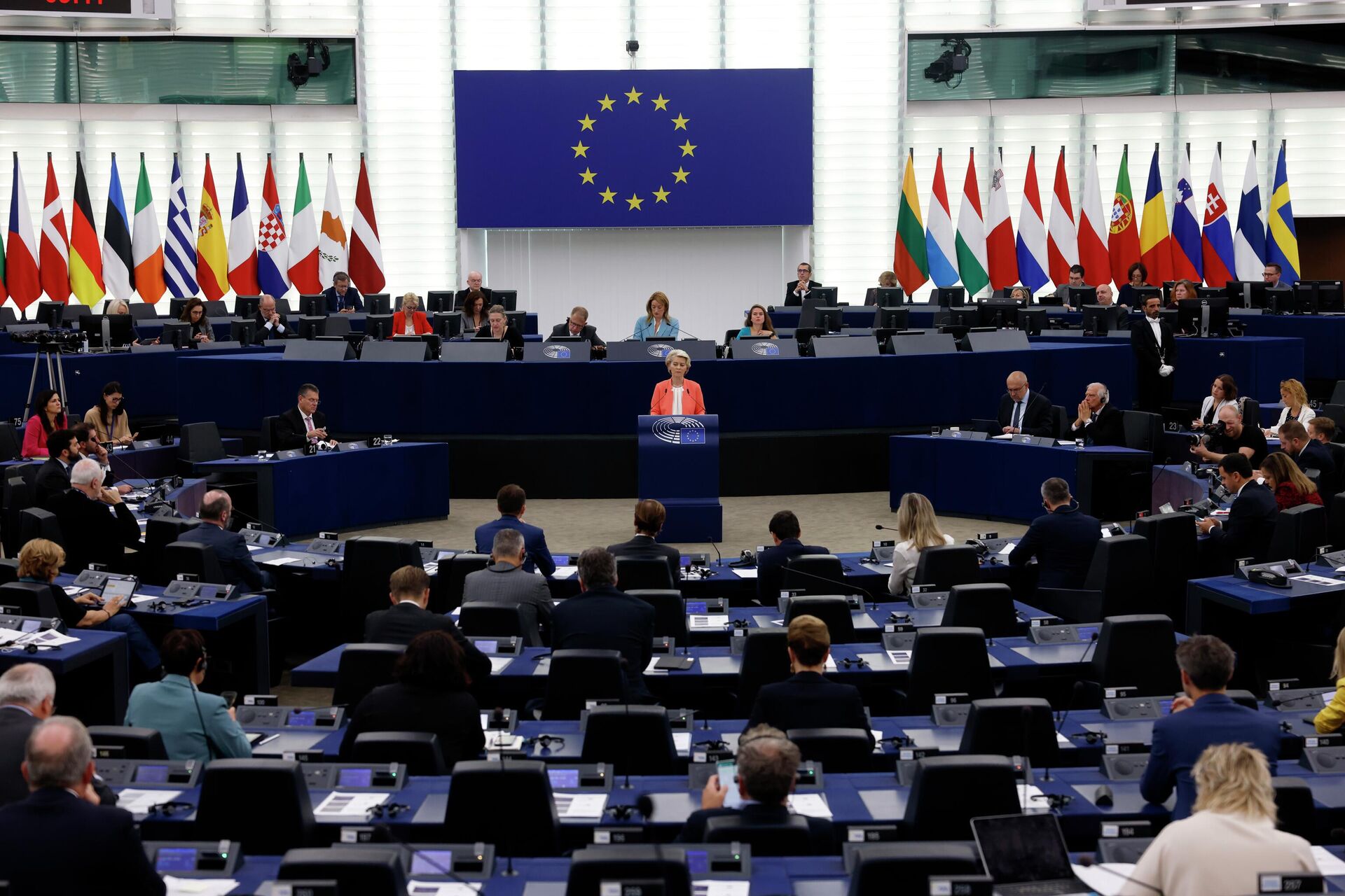 Глава Еврокомисии Урсула фон дер Ляйен выступает в Европейском парламенте в Страсбурге, Франция. 5 октября 2022 - РИА Новости, 1920, 02.05.2024