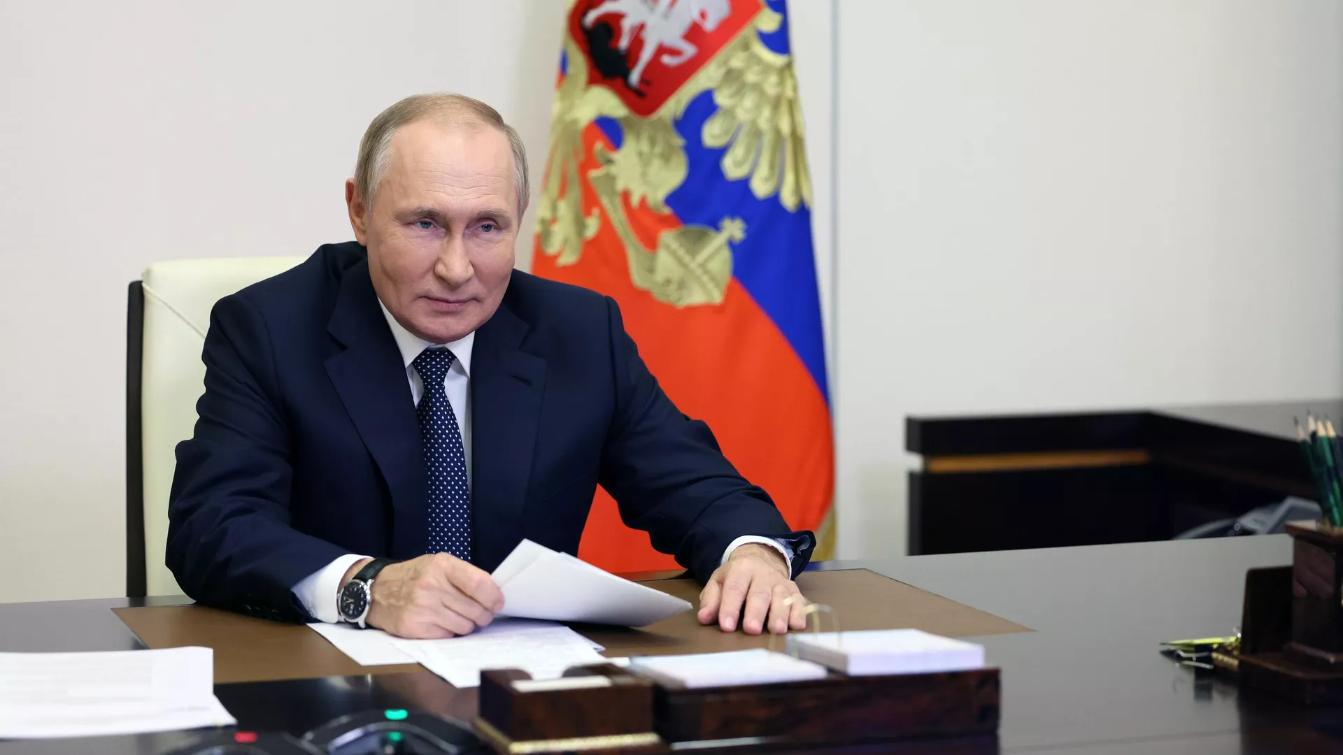 Президент РФ Владимир Путин во время встречи в режиме видеосвязи с лауреатами и финалистами всероссийского конкурса Учитель года в День учителя - РИА Новости, 1920, 11.10.2022