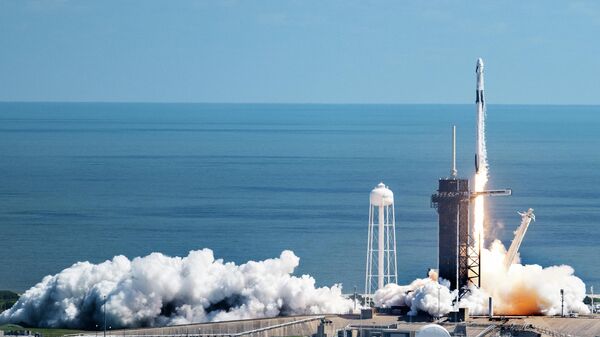 Старт ракеты Falcon 9 с кораблем Crew Dragon с космодрома во Флориде. 5 октября 2022