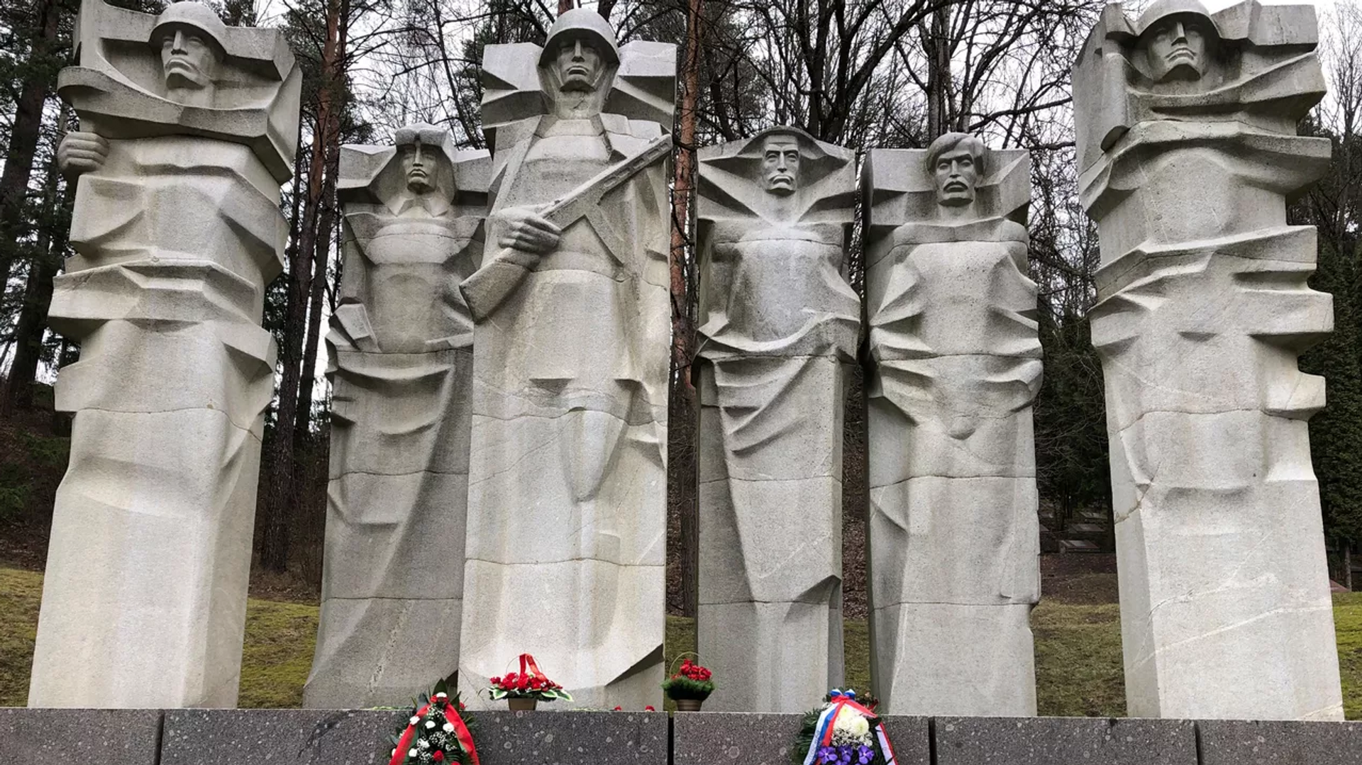 Мемориал советским воинам на Антакальнисском кладбище в Вильнюсе - РИА Новости, 1920, 08.10.2022