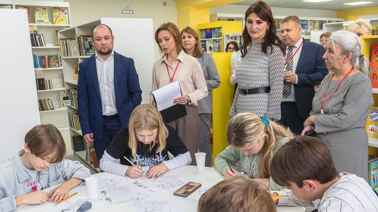 В Ивантеевке в рамках нацпроекта Культура открылась 13-я модельная библиотека - РИА Новости, 1920, 06.10.2022