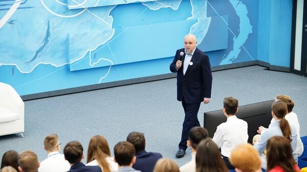 Губернатор Кузбасса Сергей Цивилев в рамках международного угольного форума провел Урок угля для молодежи