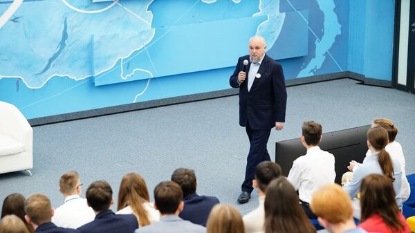 Губернатор Кузбасса Сергей Цивилев в рамках международного угольного форума провел Урок угля для молодежи