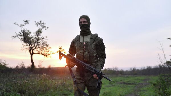 Боец Народной милиции ЛНР в районе села Спорное в ДНР
