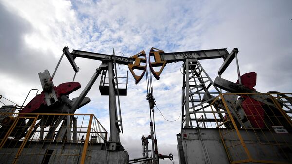 Нефтяные качалки компании Татнефть в Альметьевском районе в Татарстане