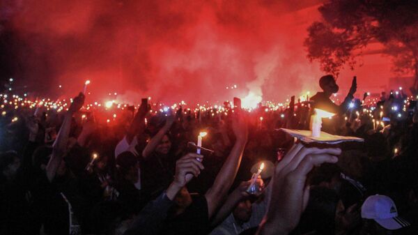 Мероприятие в памяти о жертвах после трагедии в матче индонезийских команд