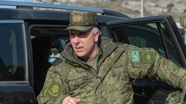 Командующий российскими миротворцами, генерал-лейтенант Рустам Мурадов на блокпосту в Лачинском коридоре